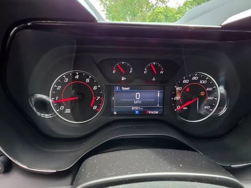 Used 2019 Chevrolet Camaro LT RWD image 8