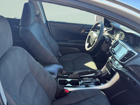 Used 2016 Honda Accord EX image 17