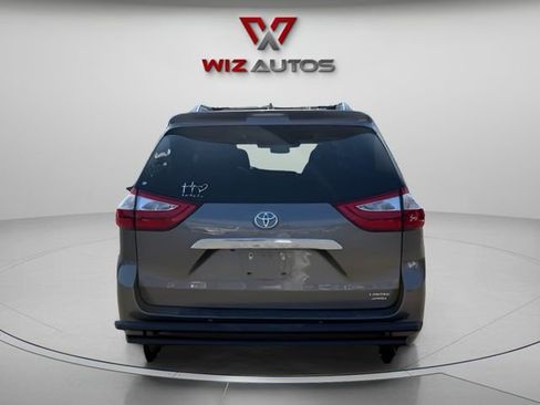 Used 2017 Toyota Sienna Limited Premium AWD/4WD image 4