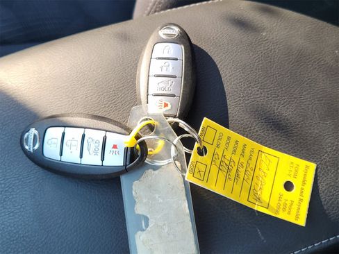 Used 2014 Nissan Rogue SV w/ SV Premium Package image 32