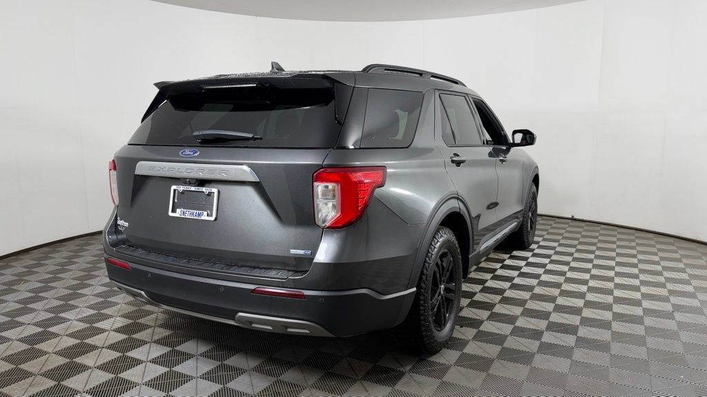 Used 2020 Ford Explorer XLT w/ Equipment Group 202A AWD/4WD image 8