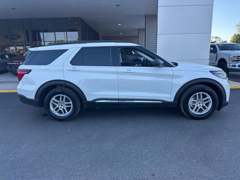 Used 2025 Ford Explorer Active image 3