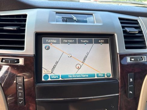 Used 2011 Cadillac Escalade 4WD Hybrid image 9