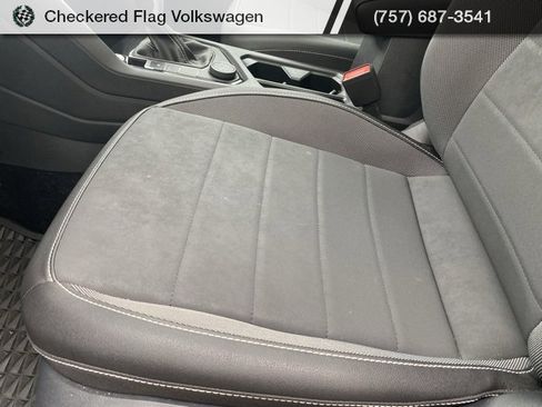 Used 2024 Volkswagen Taos SE image 24