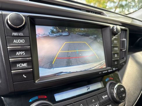 Used 2017 Toyota RAV4 Limited image 9