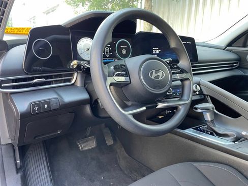 Used 2024 Hyundai Elantra SEL FWD image 9