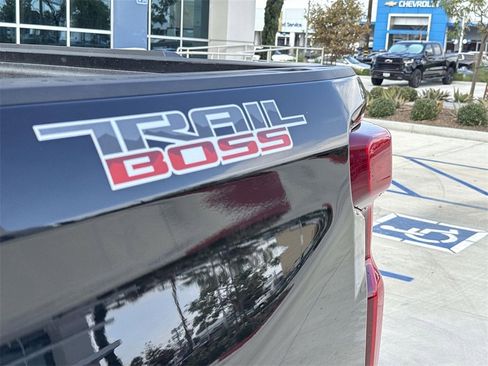 Used 2022 Chevrolet Silverado 1500 LT Trail Boss w/ Convenience Package II image 33