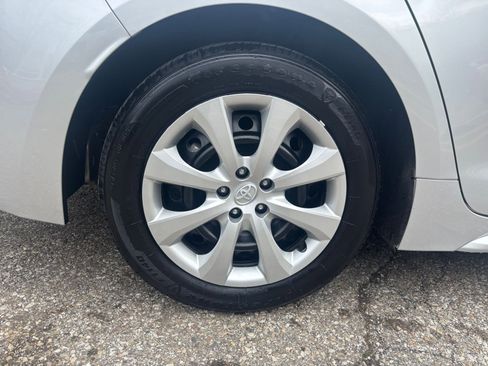 Used 2025 Toyota Corolla LE image 29