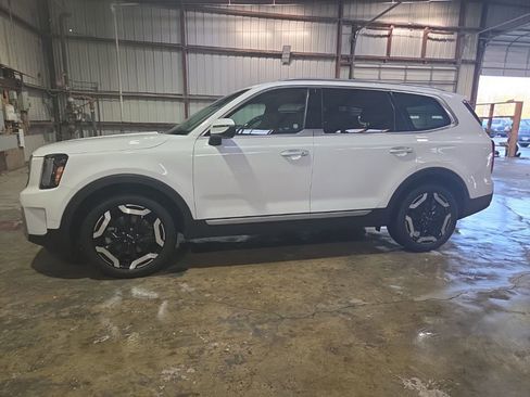 Used 2025 Kia Telluride S image 8