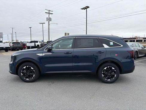 New 2026 Kia Sorento S w/ S Panoramic Sunroof Package image 4