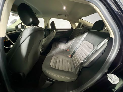 Used 2020 Ford Fusion SE image 29