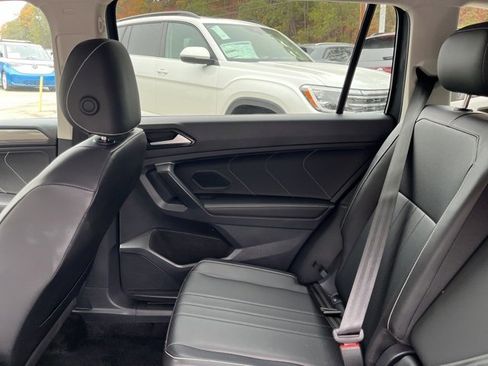 Used 2024 Volkswagen Tiguan SE image 14