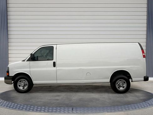 Used 2018 Chevrolet Express 3500 Extended w/ Driver Convenience Package image 4