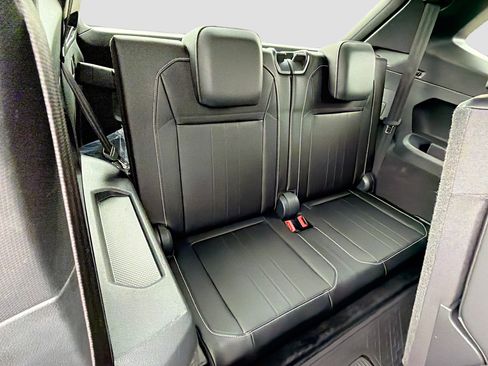 Used 2024 Volkswagen Tiguan SE R-Line image 21