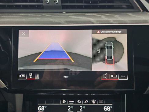 Used 2022 Audi e-tron S Prestige image 27