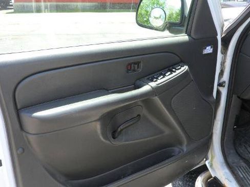 Used 2006 Chevrolet Silverado 1500 LT w/ Light Duty Power Package AWD/4WD image 17