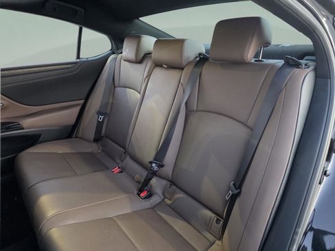 Used 2024 Lexus ES 350 w/ Premium Package image 16