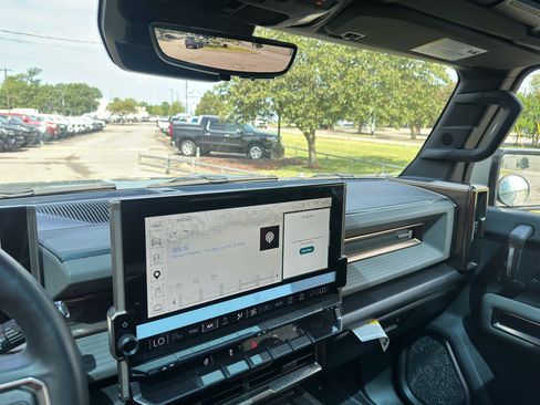 Used 2024 GMC Hummer EV 3X AWD/4WD image 29
