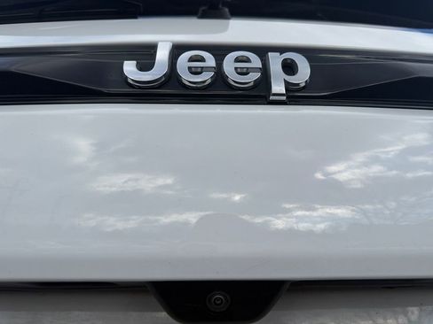 Certified 2024 Jeep Grand Cherokee Limited image 17