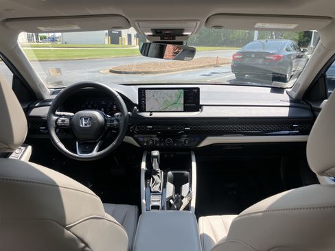 Certified 2025 Honda Accord Touring image 34