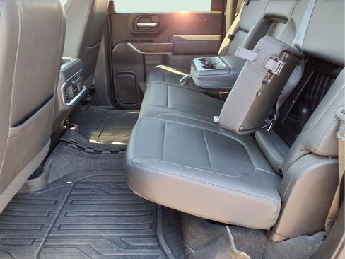 Used 2022 GMC Sierra 2500 SLT w/ SLT Convenience Package image 19