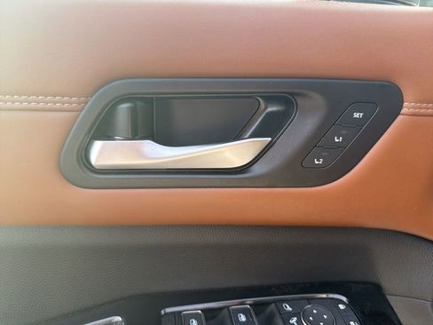 Used 2024 Nissan Pathfinder Platinum image 18