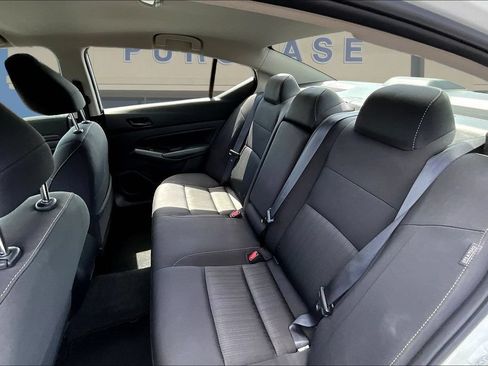 Used 2025 Nissan Altima 2.5 SV FWD image 24