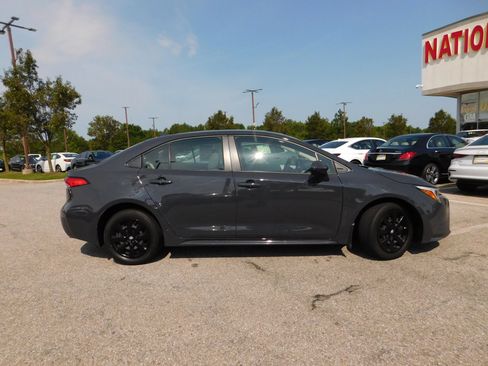 Used 2023 Toyota Corolla LE FWD image 4
