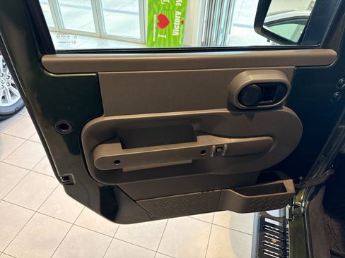 Used 2007 Jeep Wrangler Unlimited Sahara w/ Trailer Tow Group image 11