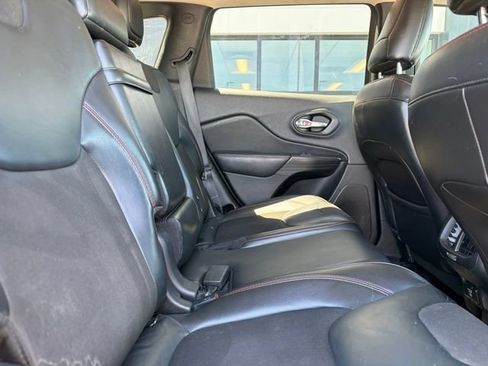 Used 2016 Jeep Cherokee Trailhawk AWD/4WD image 14