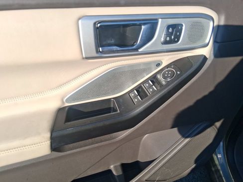 Used 2020 Ford Explorer Platinum w/ Premium Technology Package AWD/4WD image 10