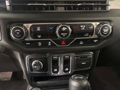 Used 2024 Jeep Wrangler Sport AWD/4WD image 17