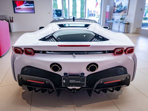 Used 2022 Ferrari SF90 Stradale AWD/4WD image 5