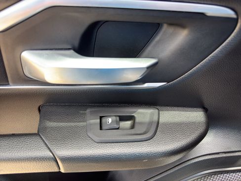 Used 2025 RAM 1500 Big Horn AWD/4WD image 7