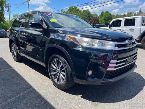 Used 2017 Toyota Highlander XLE w/ Protection Package #3 AWD/4WD image 4