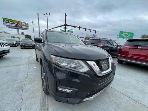 Used 2017 Nissan Rogue SL w/ SL Premium Package image 4