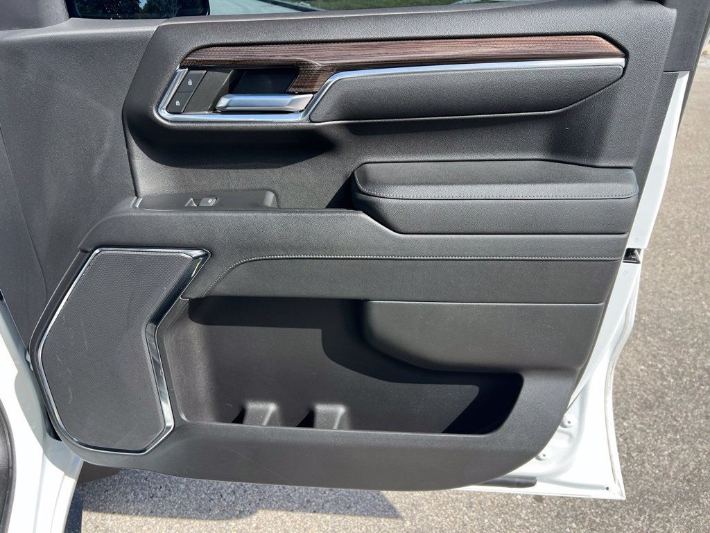 Used 2023 Chevrolet Silverado 1500 LT AWD/4WD image 17