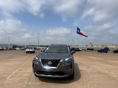 Certified 2023 Nissan Rogue SV w/ SV Premium B Package FWD image 6