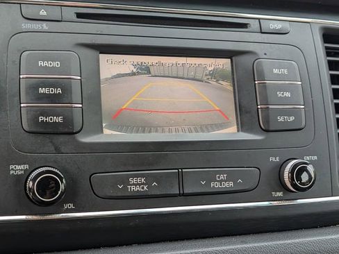 Used 2016 Kia Sedona L FWD image 23