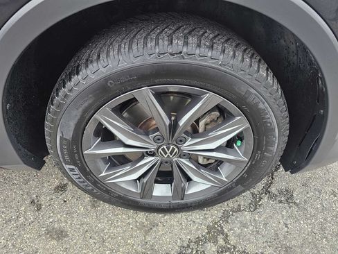 Used 2022 Volkswagen Tiguan SE AWD/4WD image 9
