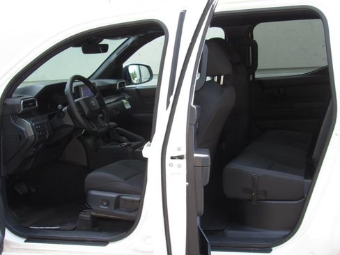 Certified 2025 Toyota Tacoma SR5 AWD/4WD image 17