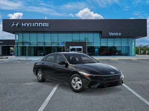 New 2026 Hyundai Elantra SE FWD image 2