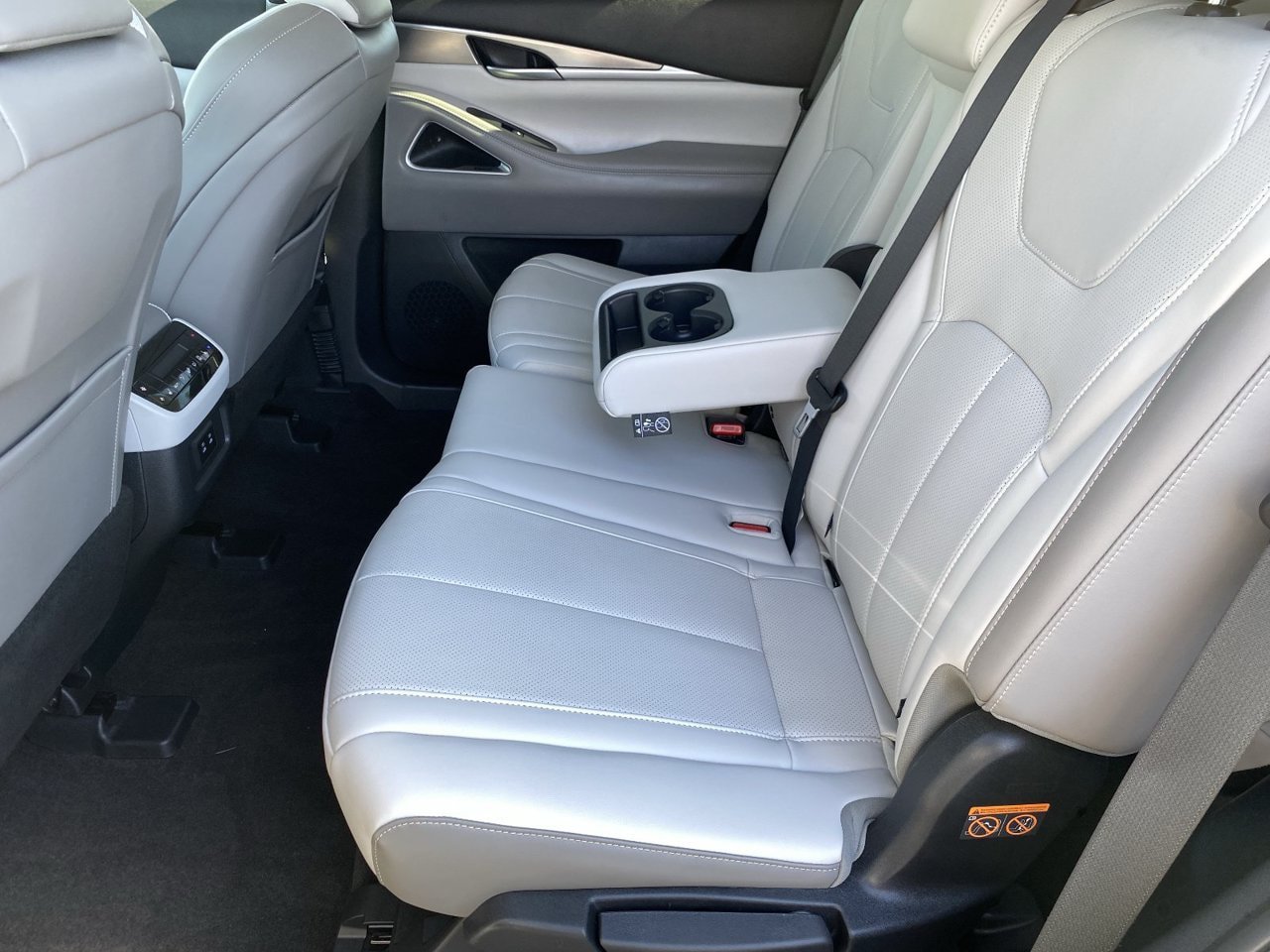 Certified 2027 INFINITI QX60 Luxe w/ Cargo Package FWD image 16