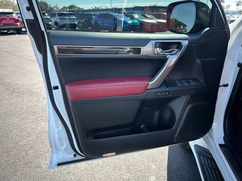 Used 2023 Lexus GX 460 Premium w/ Premium Package image 12