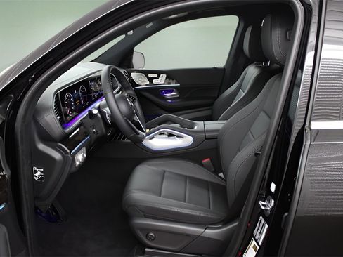 Used 2025 Mercedes-Benz GLS 450 4MATIC image 6