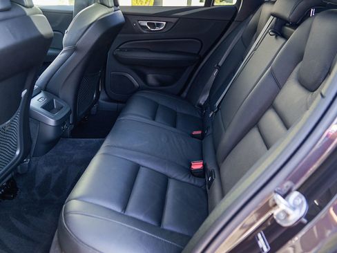 Used 2025 Volvo V60 B5 Cross Country Plus image 19