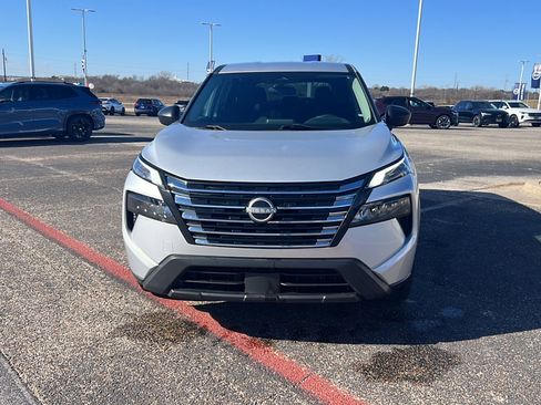 Used 2024 Nissan Rogue S image 2