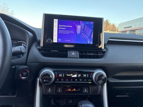 Used 2024 Toyota RAV4 Hybrid Woodland image 17