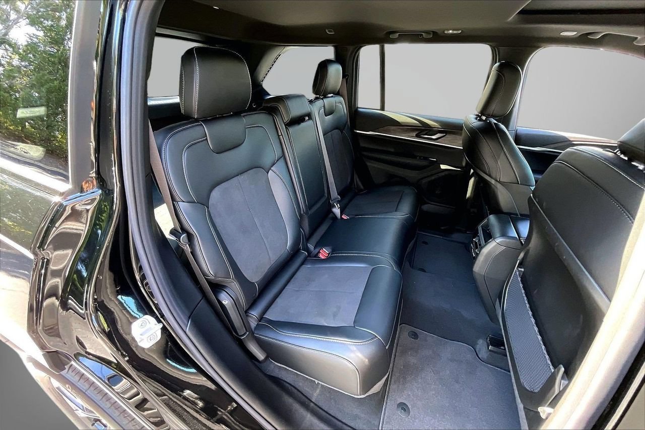 New 2027 Jeep Grand Cherokee Altitude AWD/4WD image 19