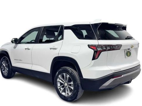 Used 2025 Chevrolet Equinox LT w/ Safety and Technology Package image 4